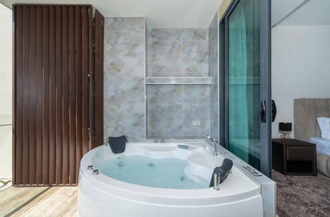 Bathroom, Bath