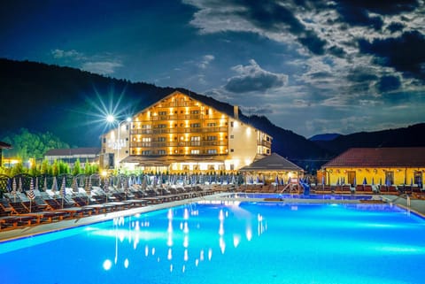 Swimming pool, Swimming pool