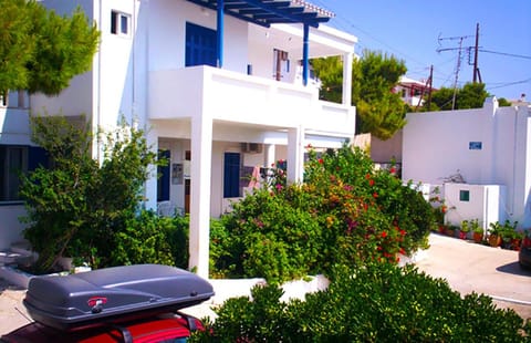 Facade/entrance, Off site, Day, Summer, Garden