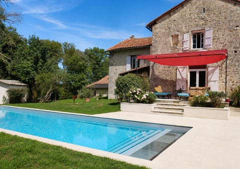 Property building, Patio, Day, Garden, Pool view, Swimming pool, Swimming pool