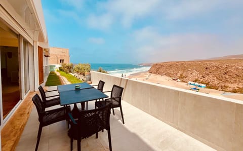 Patio, Day, Natural landscape, View (from property/room), Balcony/Terrace, Seating area, Dining area, Beach, Sea view