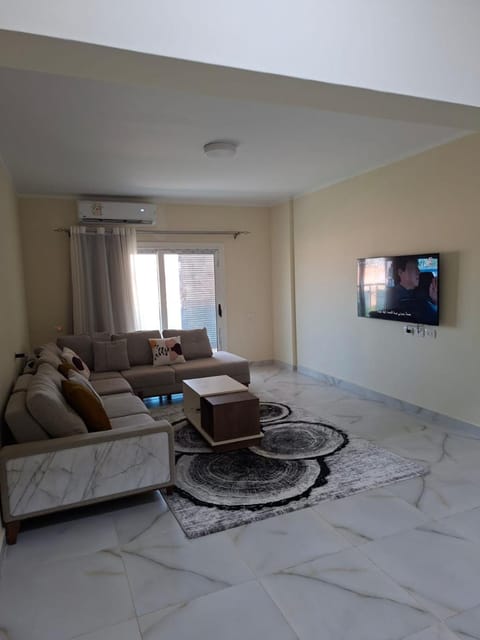 Communal lounge/ TV room, TV and multimedia, Living room, Seating area, Evening entertainment