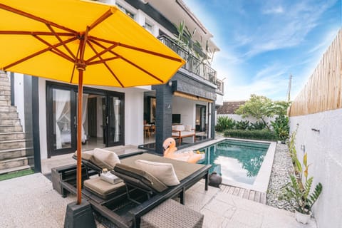 Property building, Patio, Spring, Day, Natural landscape, Garden, View (from property/room), Balcony/Terrace, Balcony/Terrace, Living room, Seating area, Garden view, Pool view, Swimming pool, Swimming pool, sunbed