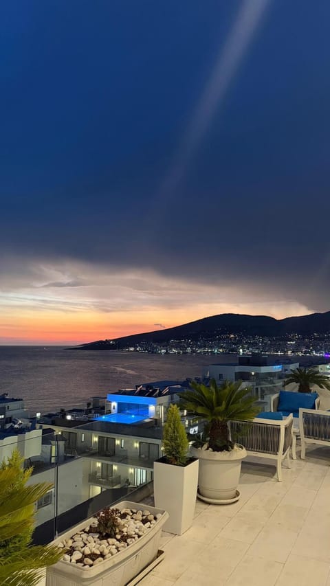 Property building, Day, Night, Natural landscape, Mountain view, Sea view, Sunrise, Sunset