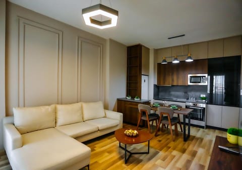 Kitchen or kitchenette, Living room, Seating area, Dining area, minibar, oven, pet friendly, stove