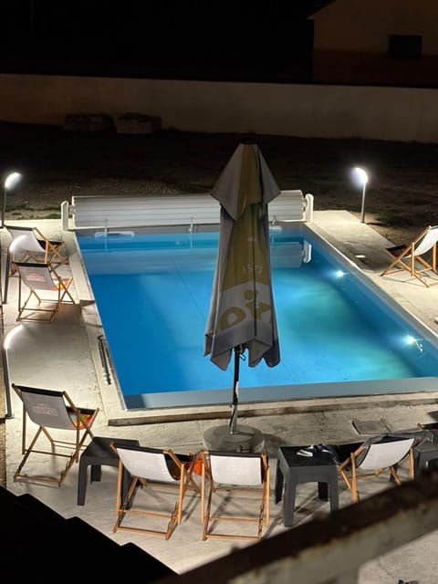 Night, Swimming pool, sunbed