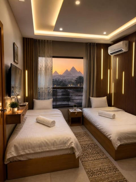 Bed, Natural landscape, TV and multimedia, Photo of the whole room, Bedroom, Mountain view, air conditioner