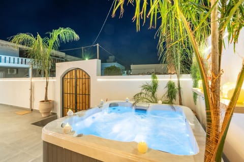 Garden, Hot Tub