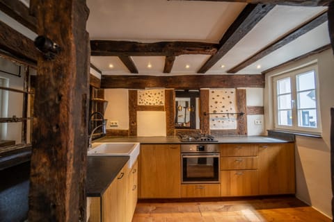 Kitchen or kitchenette, pet friendly, stove