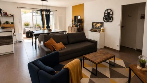 Kitchen or kitchenette, Living room, Dining area