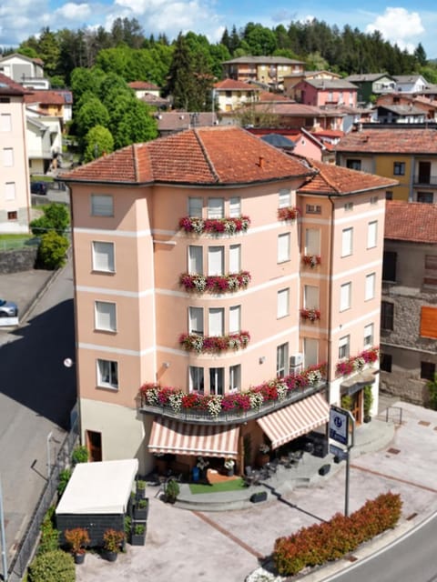 Property building, Location