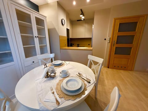 Kitchen or kitchenette, Seating area, Dining area