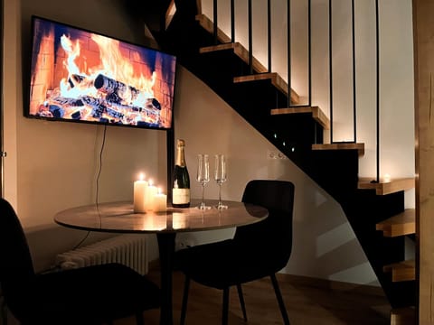 TV and multimedia, Living room, Seating area, Dining area
