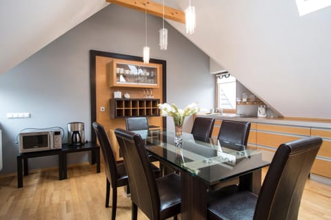 Kitchen or kitchenette, Fitness centre/facilities, Dining area