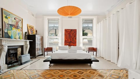 Bed, Photo of the whole room, Seating area, Bedroom