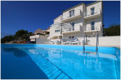 Swimming pool, Swimming pool