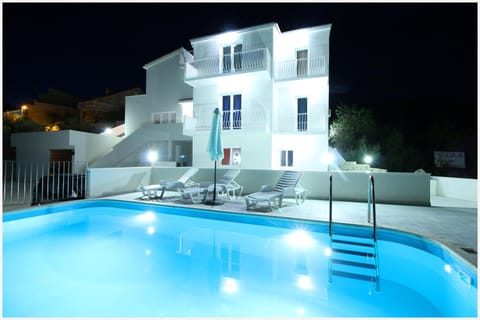 Swimming pool, Swimming pool