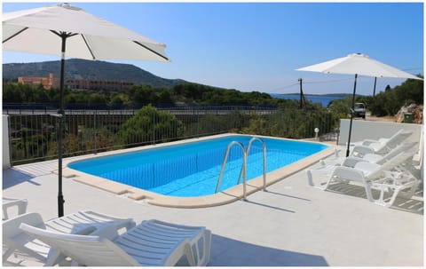 Swimming pool, Swimming pool