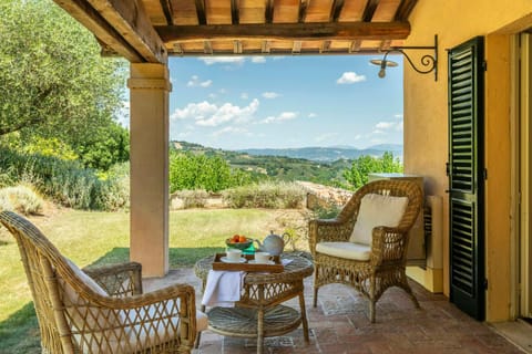 Patio, Natural landscape, Balcony/Terrace, Seating area, Mountain view