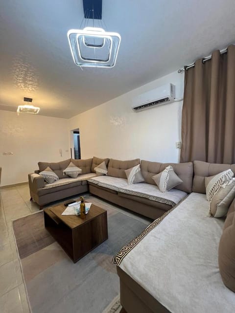 TV and multimedia, Seating area, air conditioner