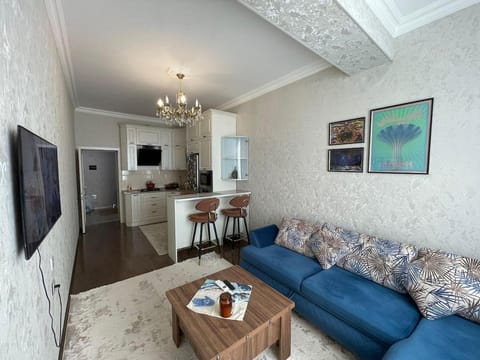 TV and multimedia, Kitchen or kitchenette, Living room, Seating area, Dining area