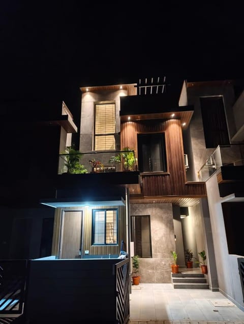 Night, View (from property/room), Balcony/Terrace