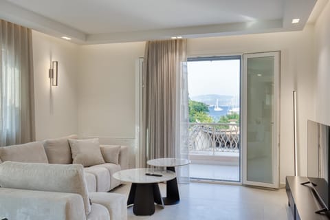 View (from property/room), Balcony/Terrace, Living room, Seating area