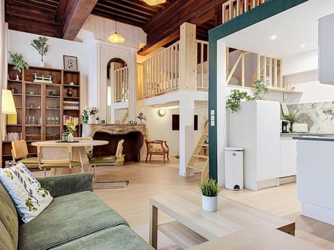 Library, Kitchen or kitchenette, Living room, Seating area, Dining area