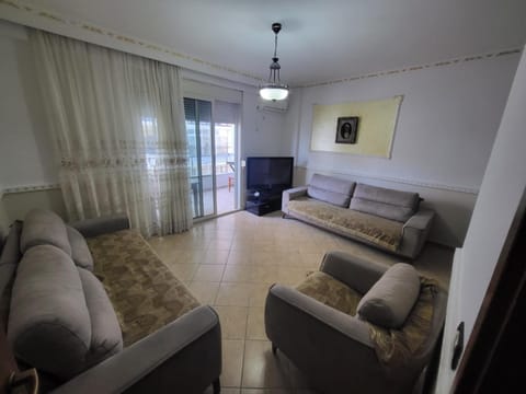 Balcony/Terrace, Kitchen or kitchenette, Living room, Alcoholic drinks, kitchen