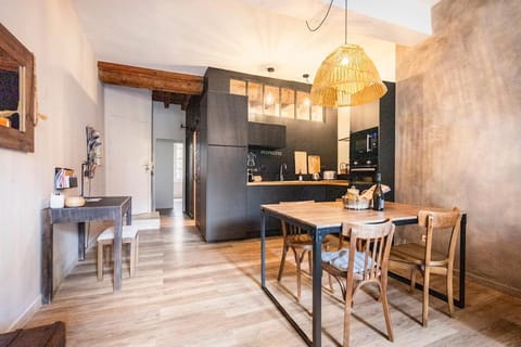 Kitchen or kitchenette, Living room
