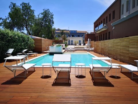 Swimming pool, Swimming pool