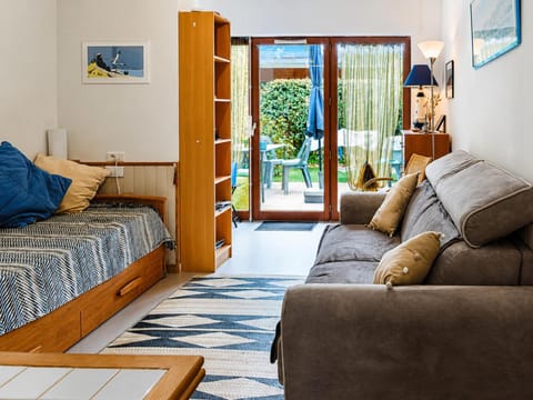Bed, Living room