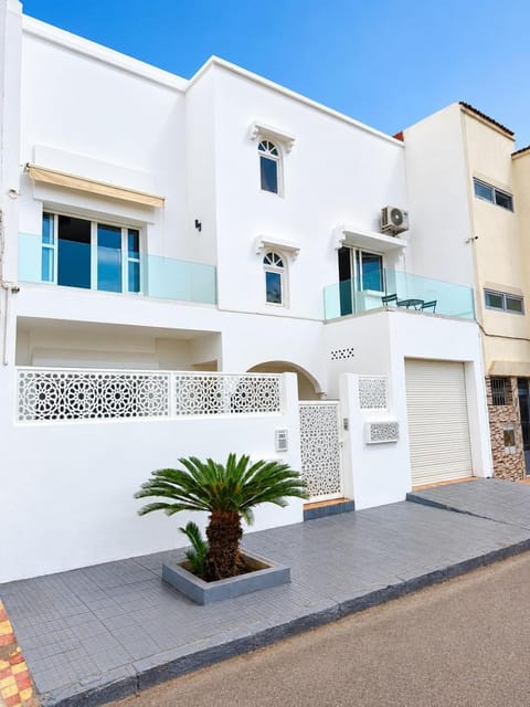 Property building, Day