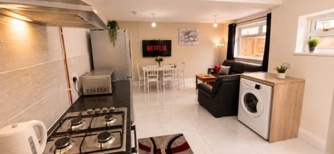 TV and multimedia, Kitchen or kitchenette, Living room, Seating area, dishwasher, minibar, oven, pet friendly, washing machine, dryer