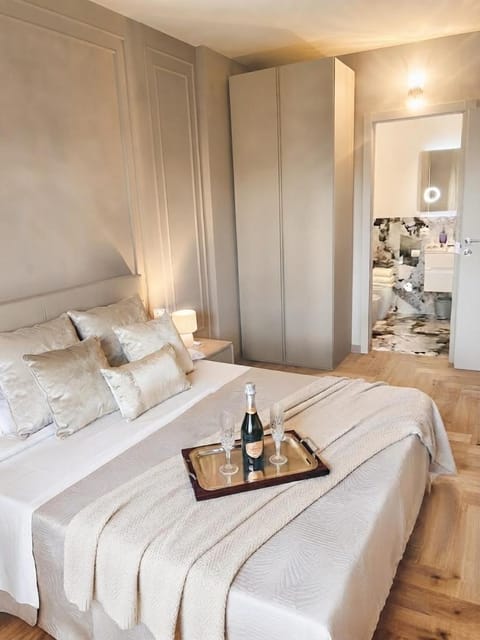 Bed, Photo of the whole room, Bedroom, wardrobe