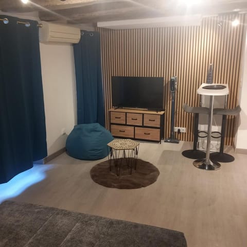TV and multimedia, Seating area