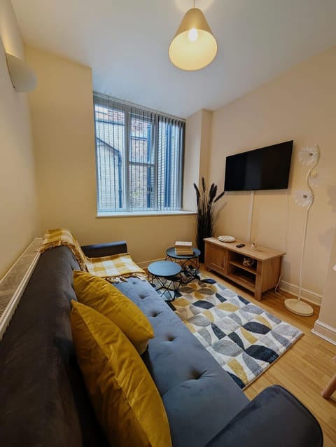 Communal lounge/ TV room, TV and multimedia, Living room, Seating area
