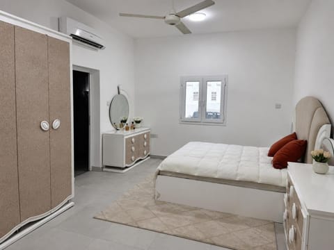 Bedroom, air conditioner