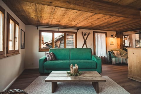 Bed, Living room