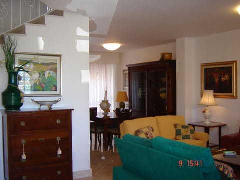 Communal lounge/ TV room