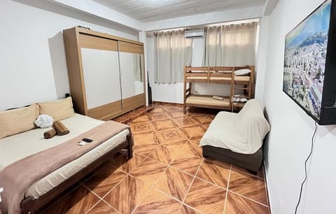 Bed, TV and multimedia, Photo of the whole room, Bedroom, wardrobe