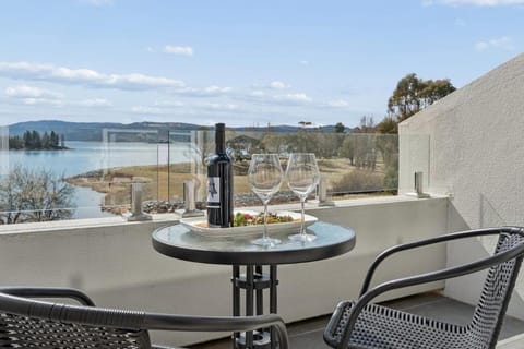 Patio, Balcony/Terrace, Dining area, Lake view, Mountain view