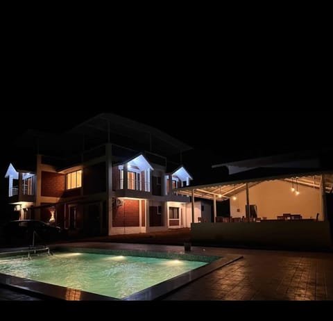 Property building, Restaurant/places to eat, Night, Pool view, Swimming pool, Swimming pool