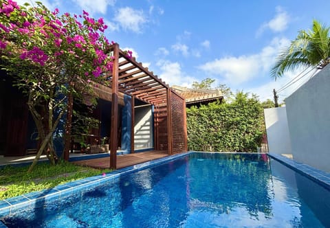 Day, Swimming pool, sunbed