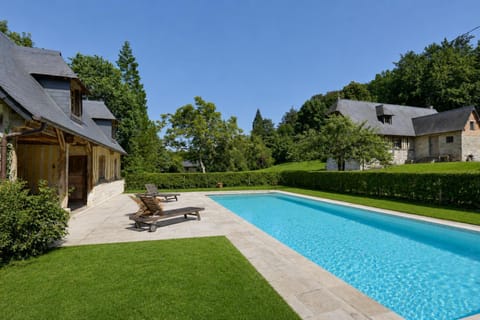 Pool view, Swimming pool, sunbed