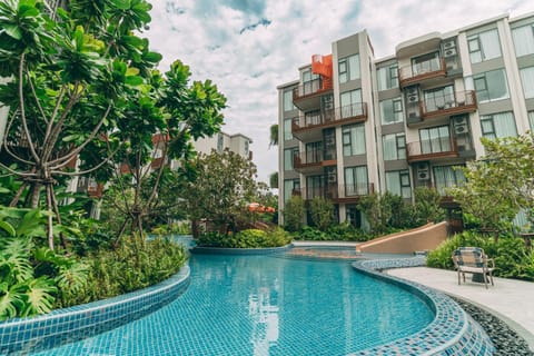 Property building, Day, Swimming pool