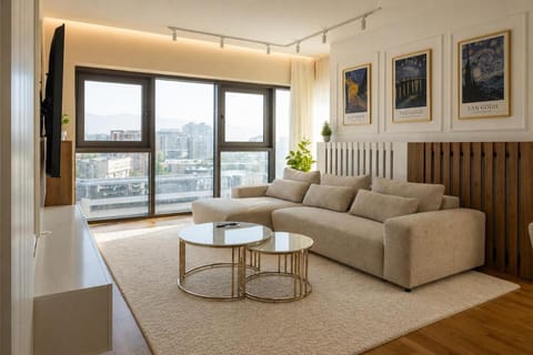 Communal lounge/ TV room, TV and multimedia, Living room, Seating area, City view