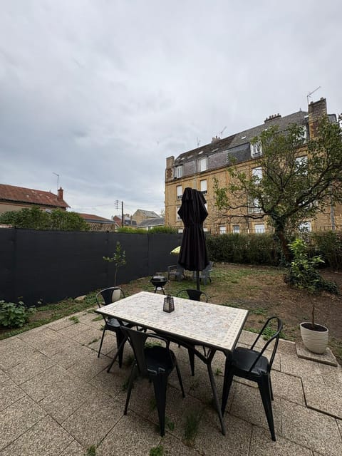 Garden, Dining area