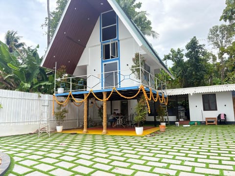 Property building, Day, Garden, Garden view