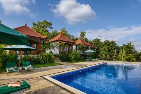 Property building, Day, Garden, Garden view, Pool view, Swimming pool, sunbed